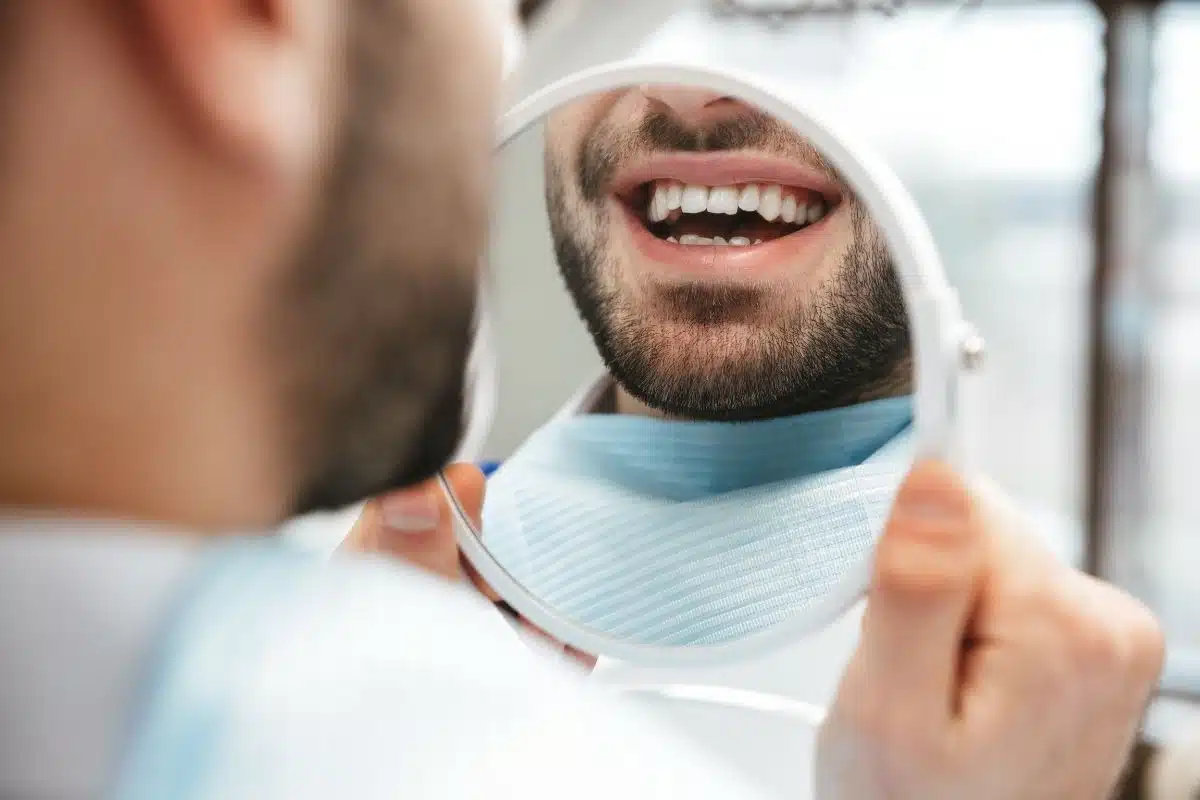 Featured image for “How Does a Cosmetic Dentist Decide Which Treatment Will Look Best on Me?”