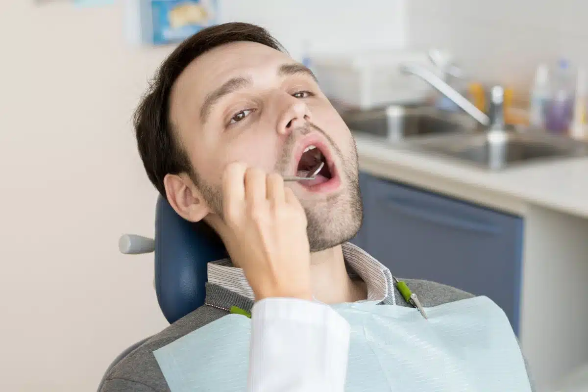 Featured image for “How Do Cosmetic Dentists Plan a Complete Smile Makeover?”